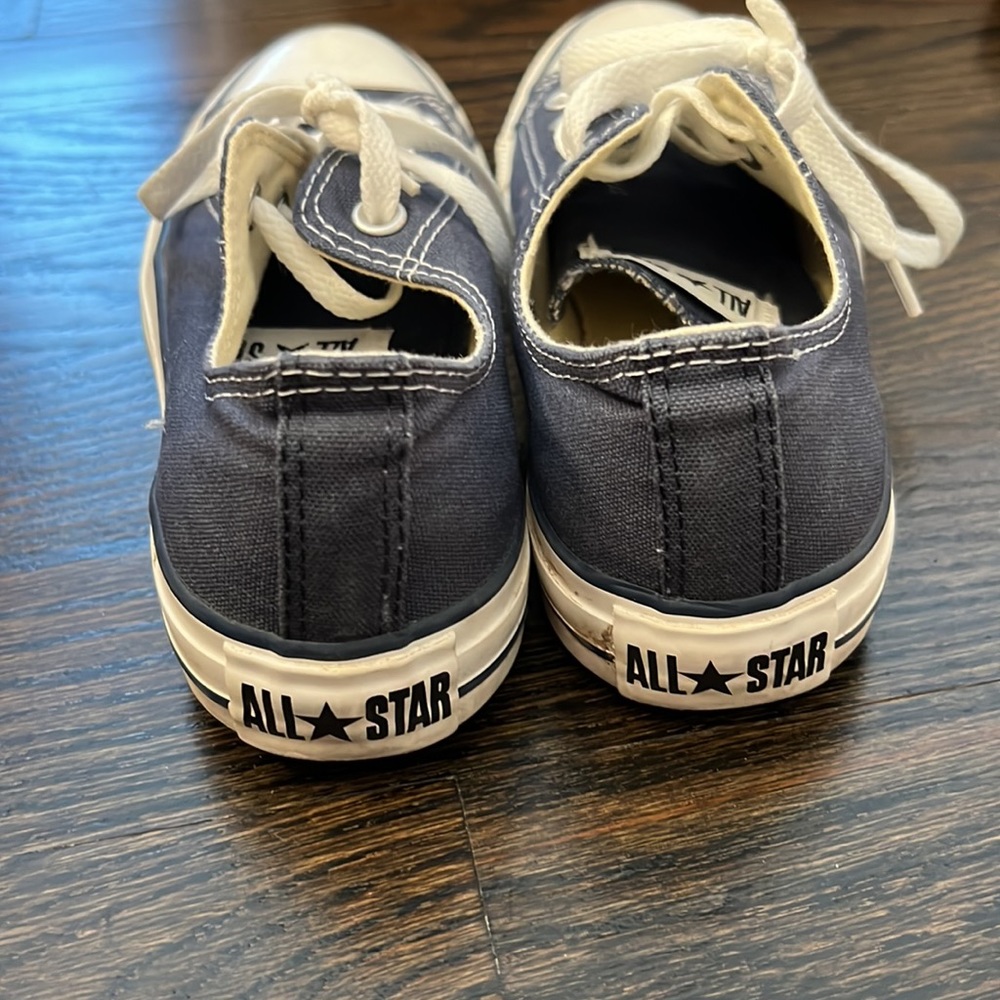 Blue Low Converse Barely Worn Size 8 - image 3